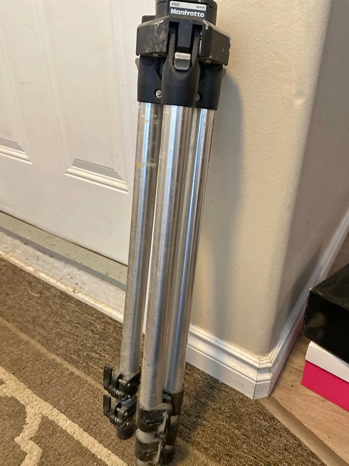 Manfrotto 055C Tripod – Heavy Duty Professional Camera Tripod
