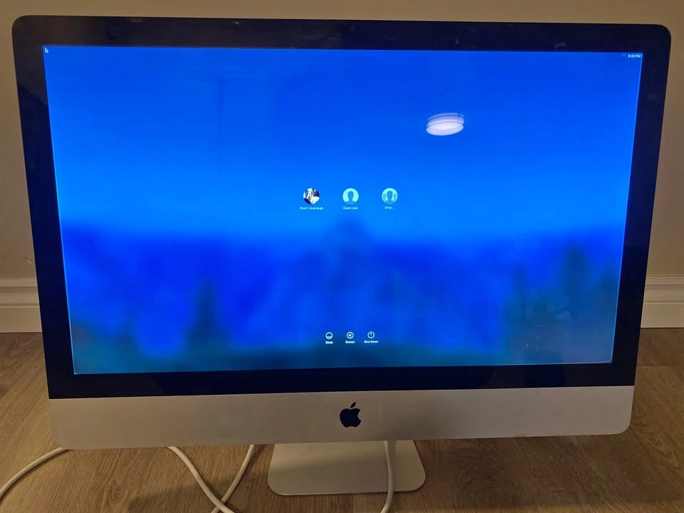 Apple iMac Desktop Computer – Works Great – Clean Condition