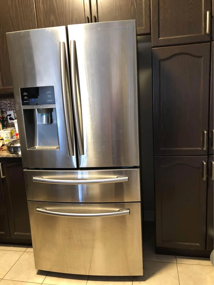 Graco crib, Baby gate, IKEA dining table, Samsung fridge, Comput - photo 3