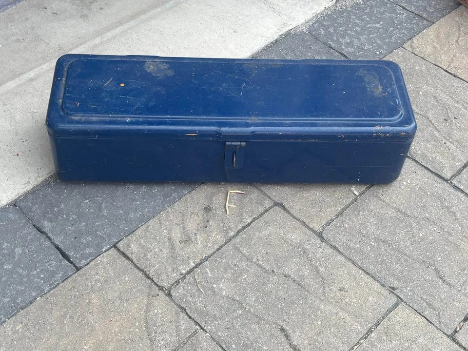 Blue tool box, Keyboard, Door locks, Toilet bidet - photo 2