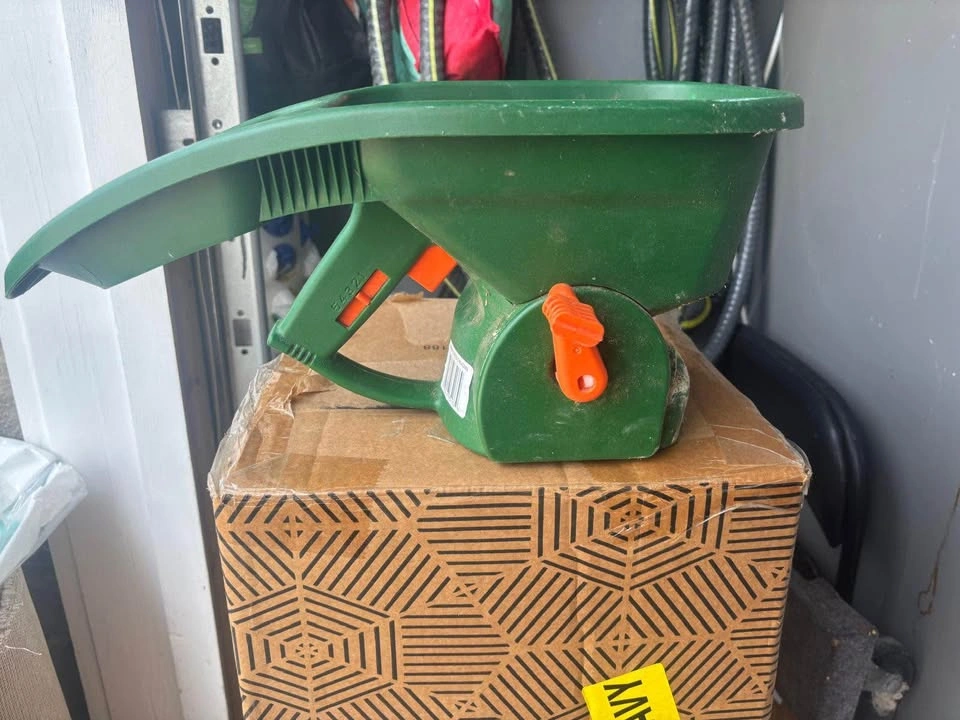 Scott Handheld Seed Spreader - photo 2