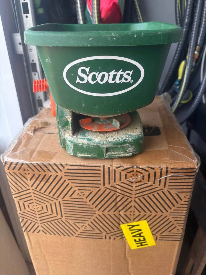 Scott Handheld Seed Spreader - photo 3