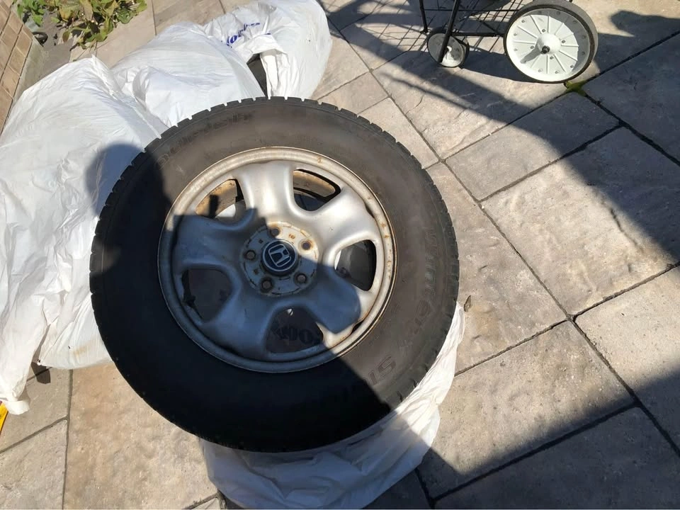 Honda CR-V Winter Tires with Rims - photo 4