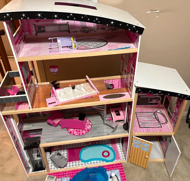 KidKraft Dollhouse thumbnail