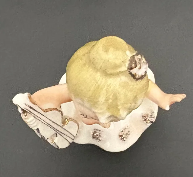 Ucago Porcelain Figurine image indicator(3)