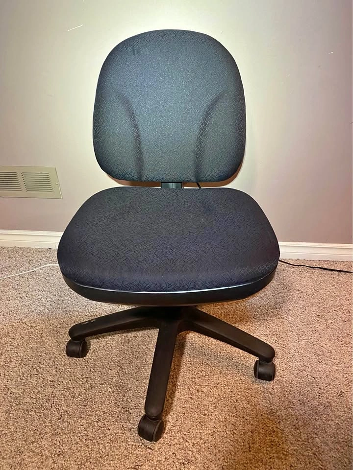 dark purple office chair(delivery available)