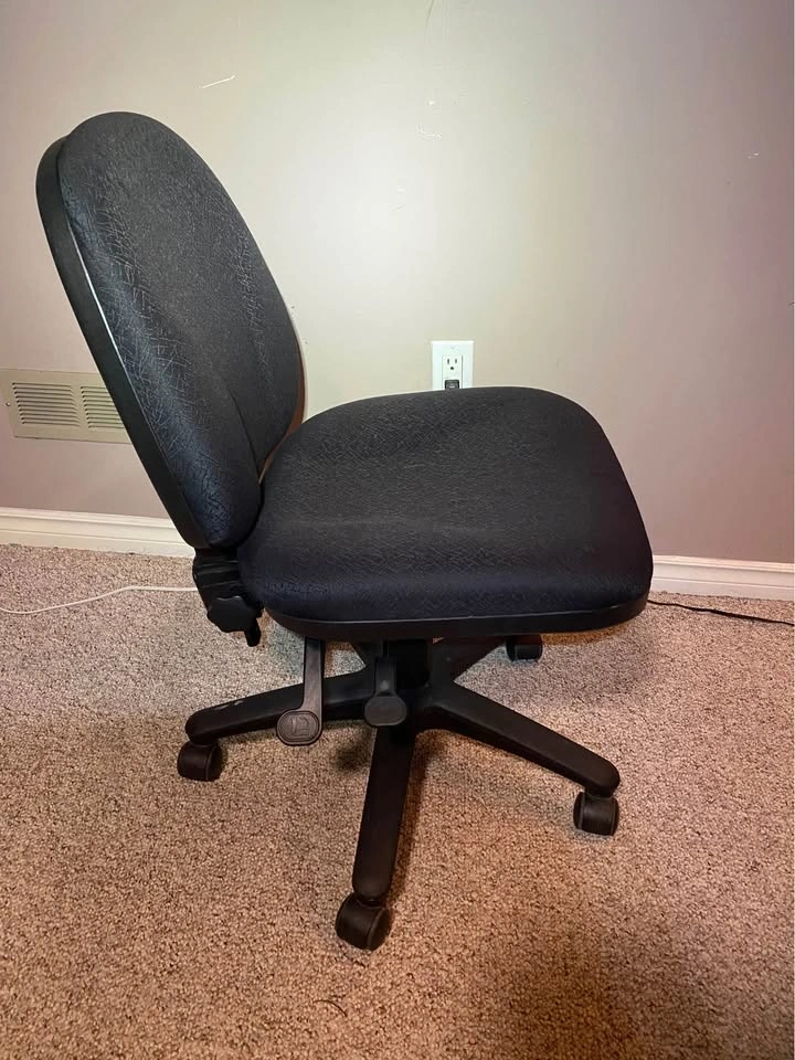 dark purple office chair(delivery available) - photo 2