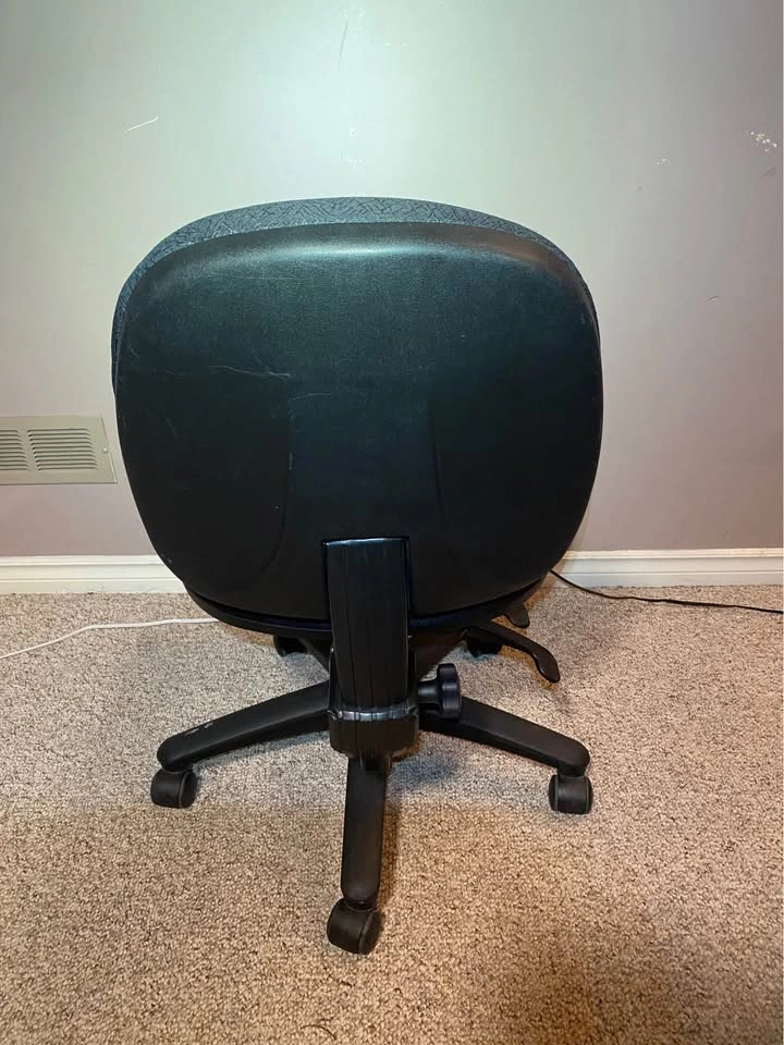 dark purple office chair(delivery available) - photo 3