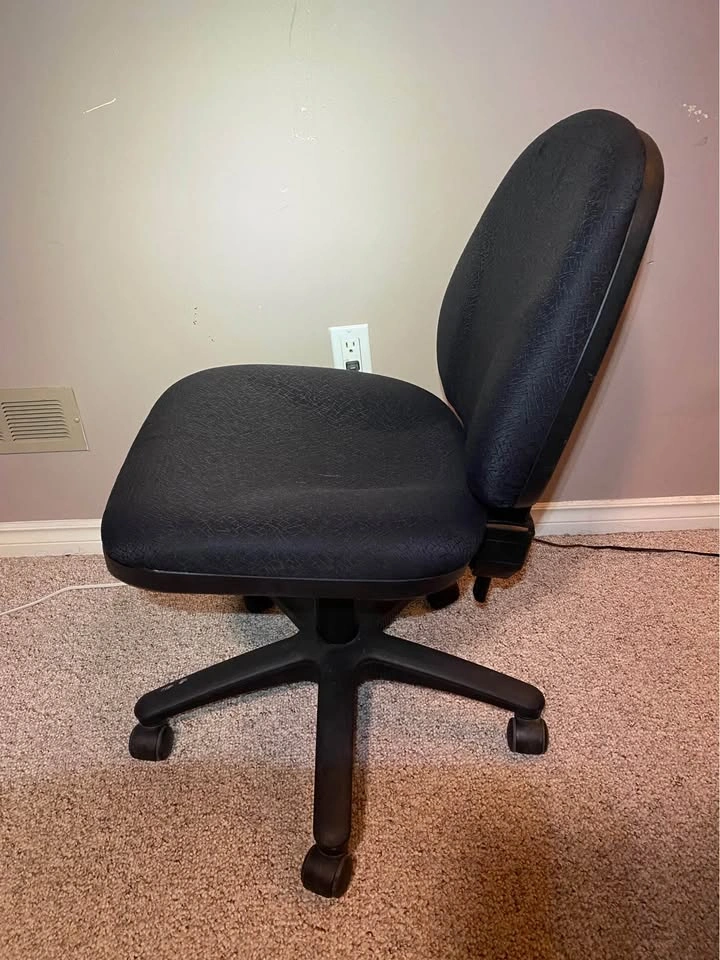dark purple office chair(delivery available) - photo 4