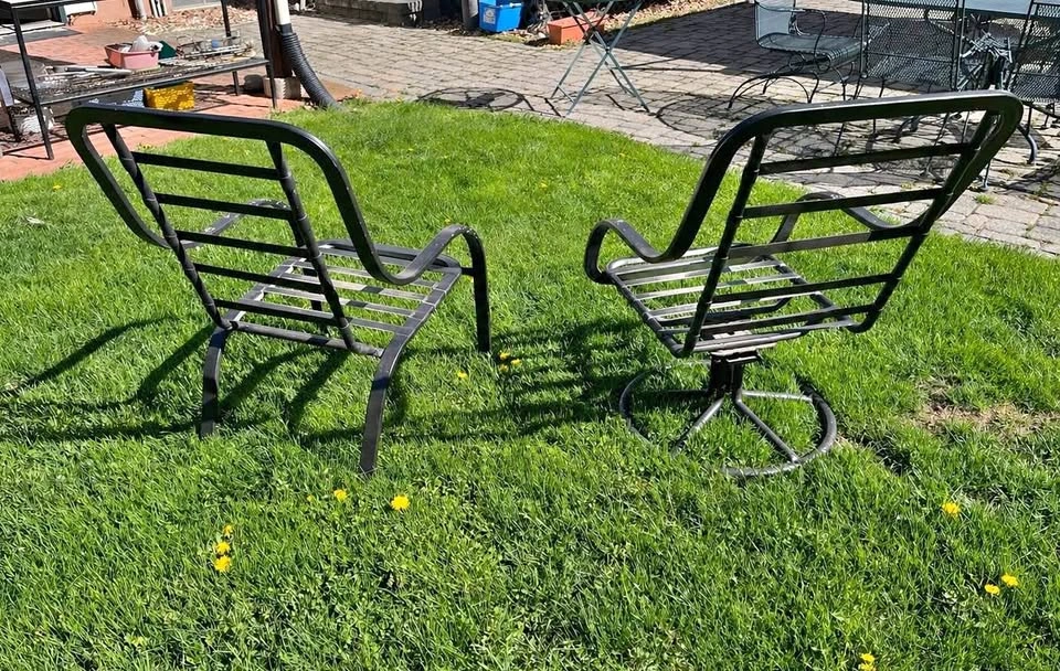 Pair of metal patio chairs with cushions - 1 swivel