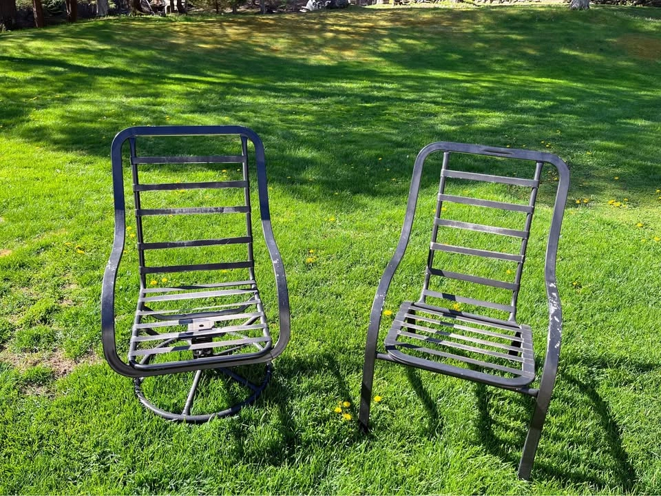 Pair of metal patio chairs with cushions - 1 swivel - photo 3