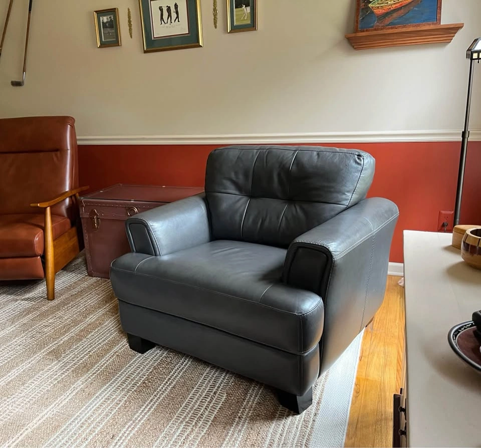 Gray Leather Club Chair – Comfortable Oversized Armchair - photo 2