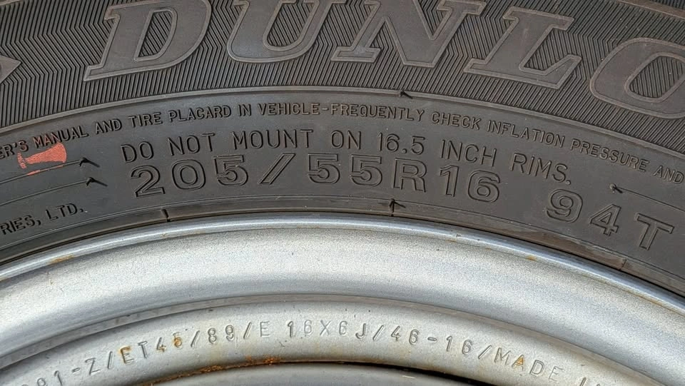 Like-New Winter Tires & Rims - Dunlop 205/55R16 (Corolla) - photo 2