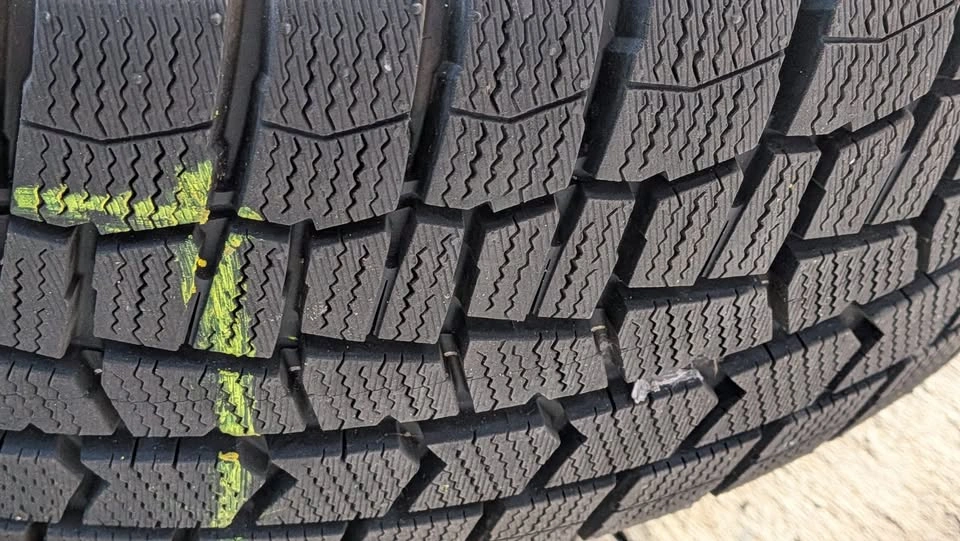 Like-New Winter Tires & Rims - Dunlop 205/55R16 (Corolla) - photo 3
