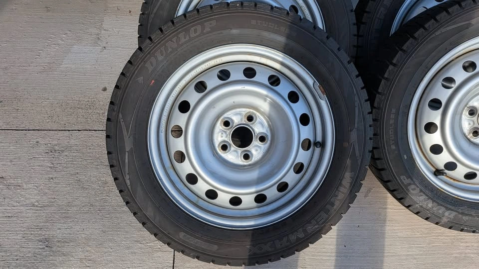 Like-New Winter Tires & Rims - Dunlop 205/55R16 (Corolla) - photo 5
