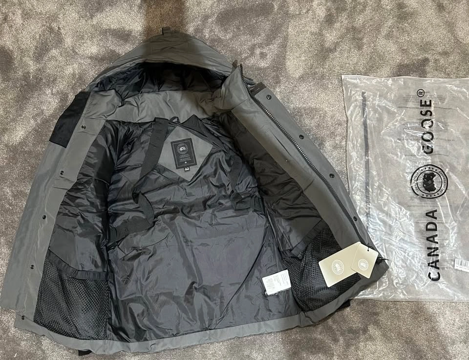 $235 Canada Goose Jacket - photo 2