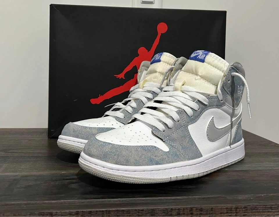 Jordan 1 Hyper Royal Smoke Grey - photo 2