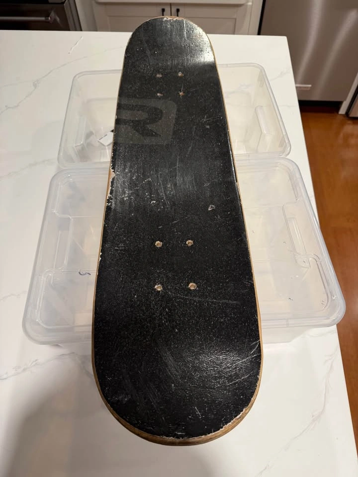 RYDE Skull Skateboard Deck Like New - photo 2