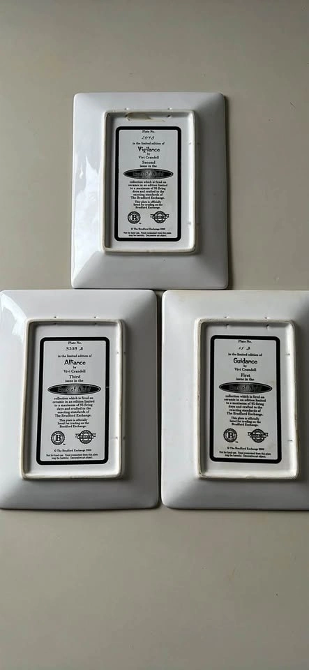 Bradford Exchange "Eyes of Night" Wolf Plates - photo 2