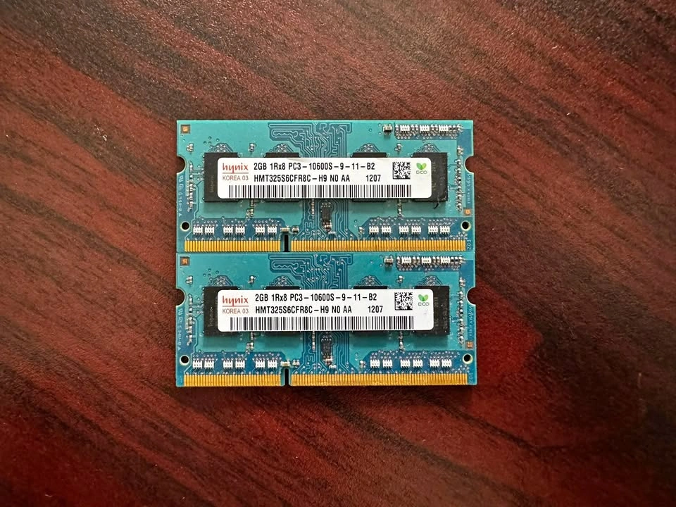 2x SK Hynix 2GB PC3-10600 SO-DIMM DDR3 RAM