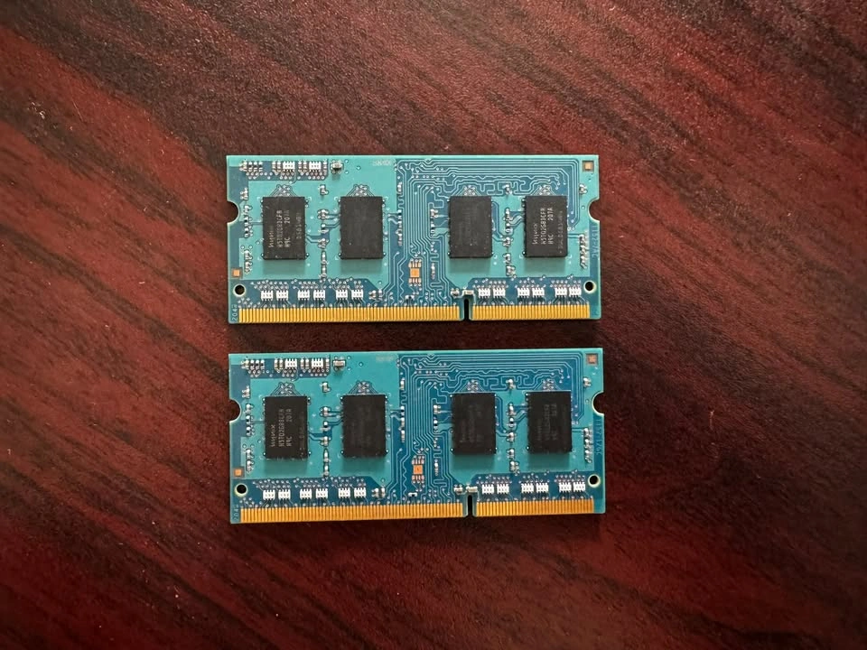 2x SK Hynix 2GB PC3-10600 SO-DIMM DDR3 RAM - photo 2