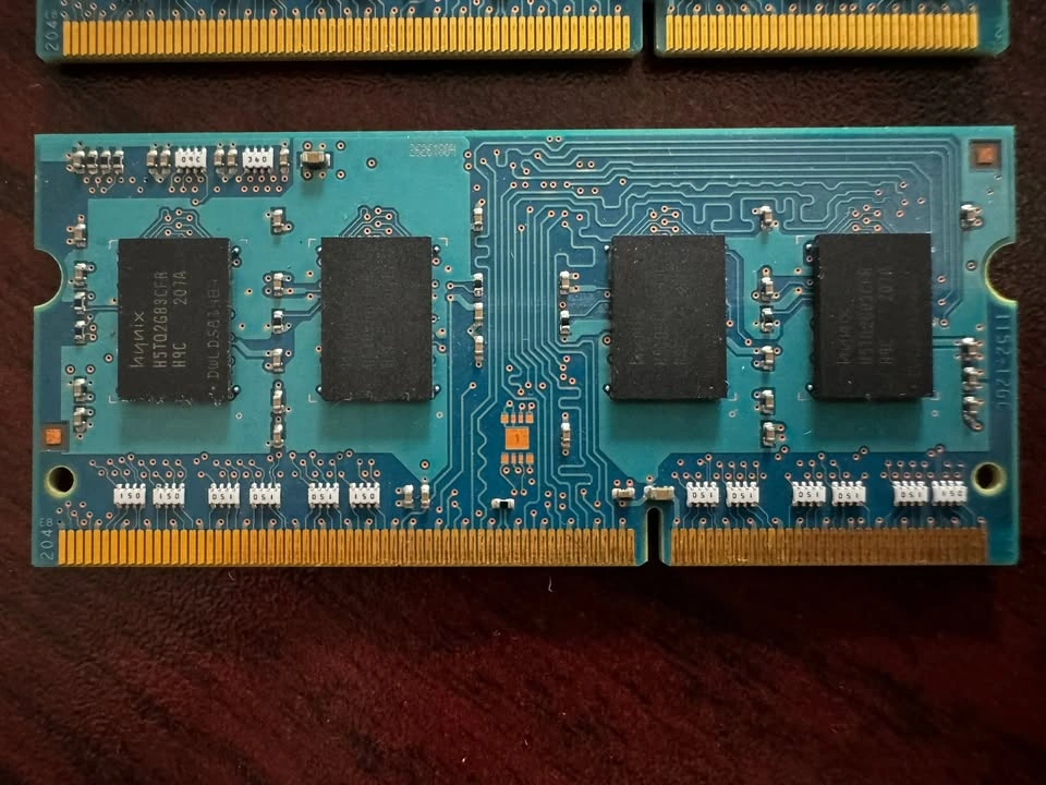 2x SK Hynix 2GB PC3-10600 SO-DIMM DDR3 RAM - photo 3