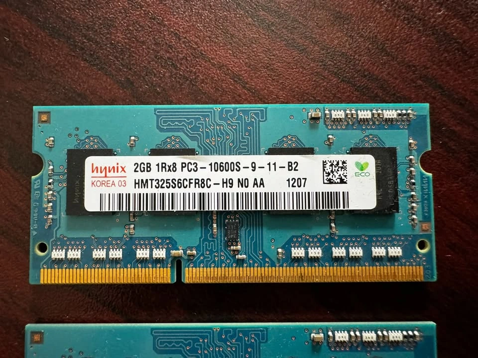 2x SK Hynix 2GB PC3-10600 SO-DIMM DDR3 RAM - photo 5