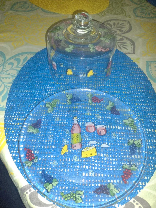 Plate with matching lid and wine glasses image indicator(4)
