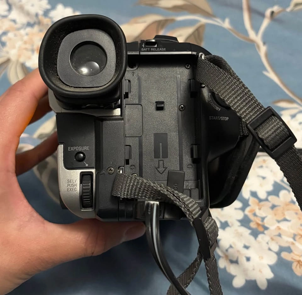 Sony Handycam Nightvision Camcorder CCDtr940 - photo 3