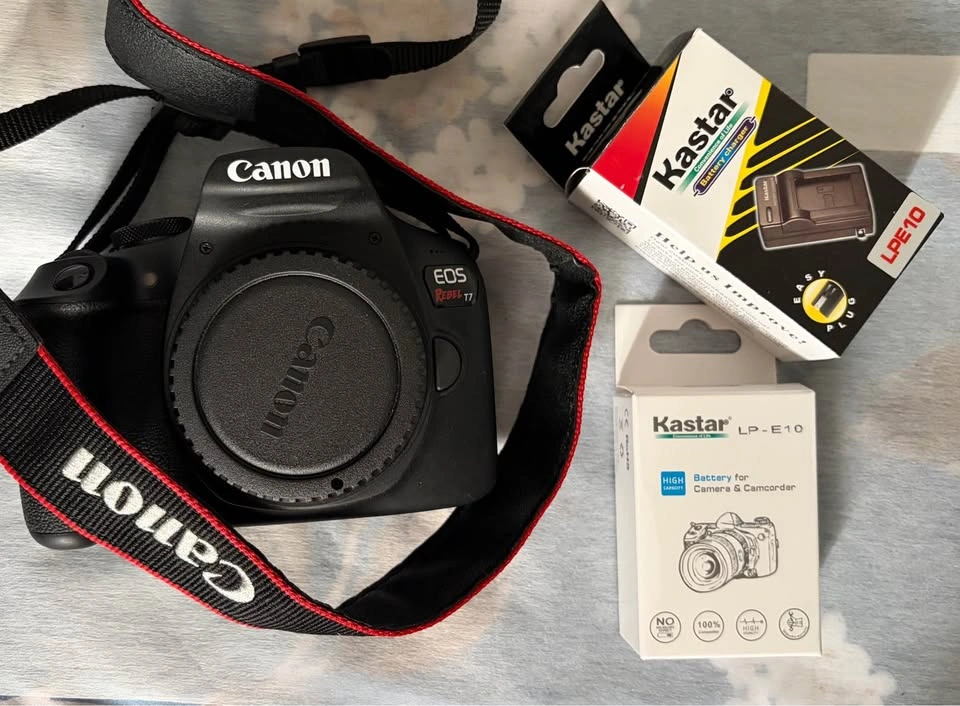CANON REBEL T7/2000d DSLR Camera Mint Condition - photo 2