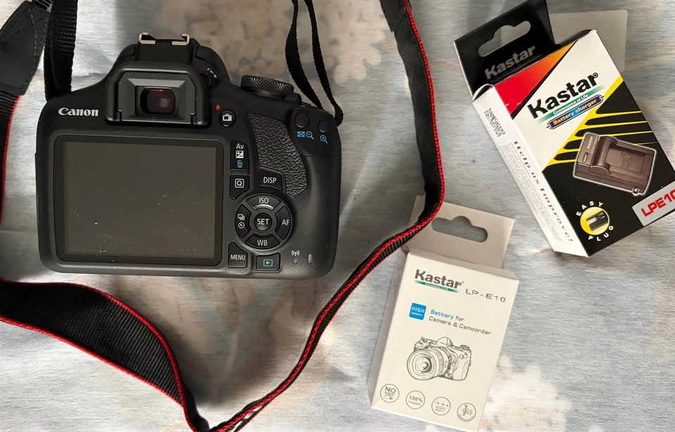 CANON REBEL T7/2000d DSLR Camera Mint Condition - photo 3