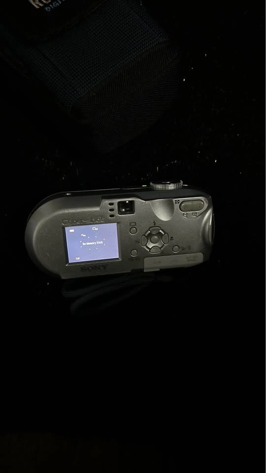 CyberShot DSC-P73 Vintage digicam - photo 2