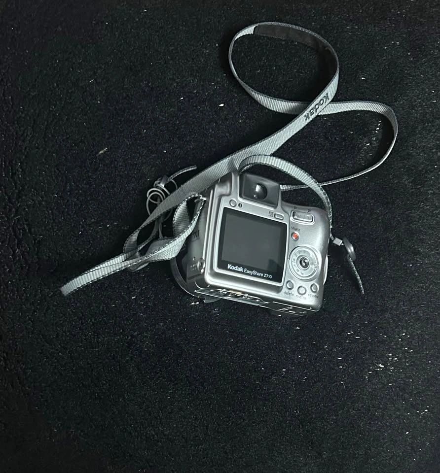 AESTHETIC 2000s Camera (Kodak z710) - photo 2