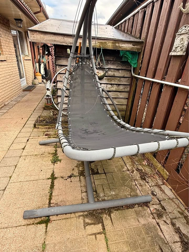 Outdoor Swing Chair w Stand