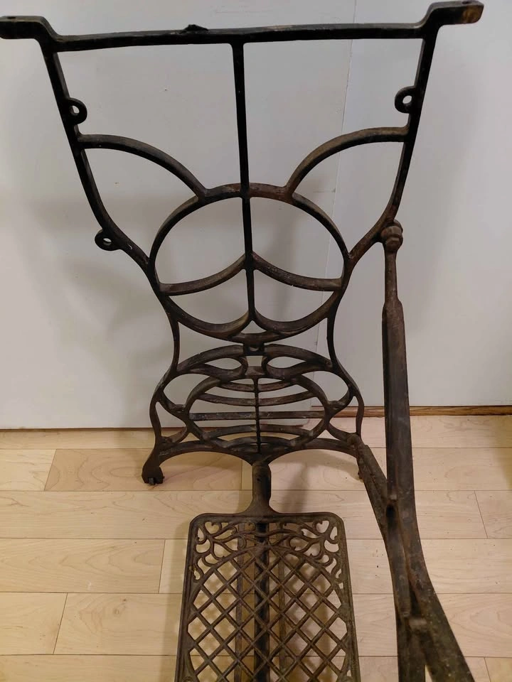 Vintage Sewing Machine Base - photo 2