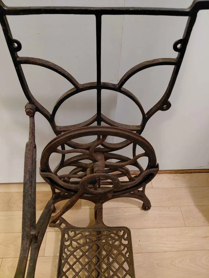 Vintage Sewing Machine Base - photo 3