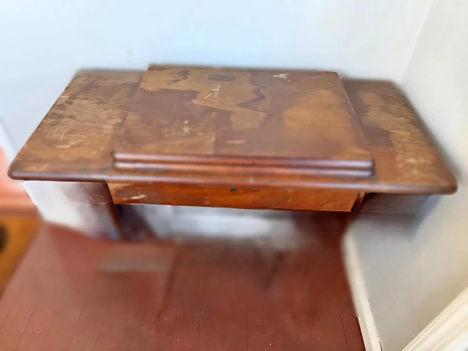 Vintage SINGER Sewing Machine Treadle Cabinet