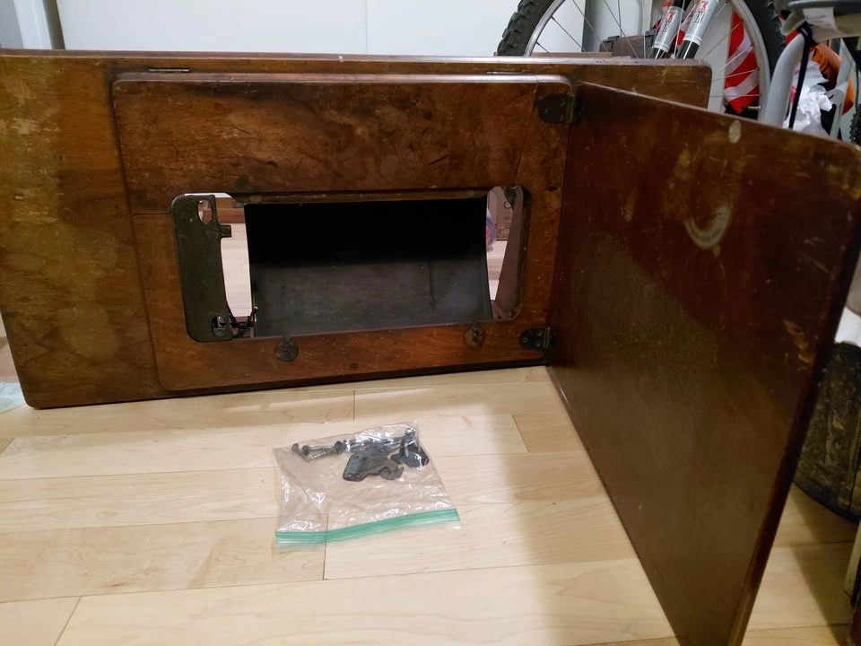 Vintage SINGER Sewing Machine Treadle Cabinet - photo 3