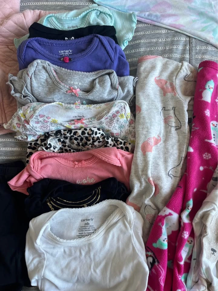 Newborn Bundle - 33 Pieces - photo 4