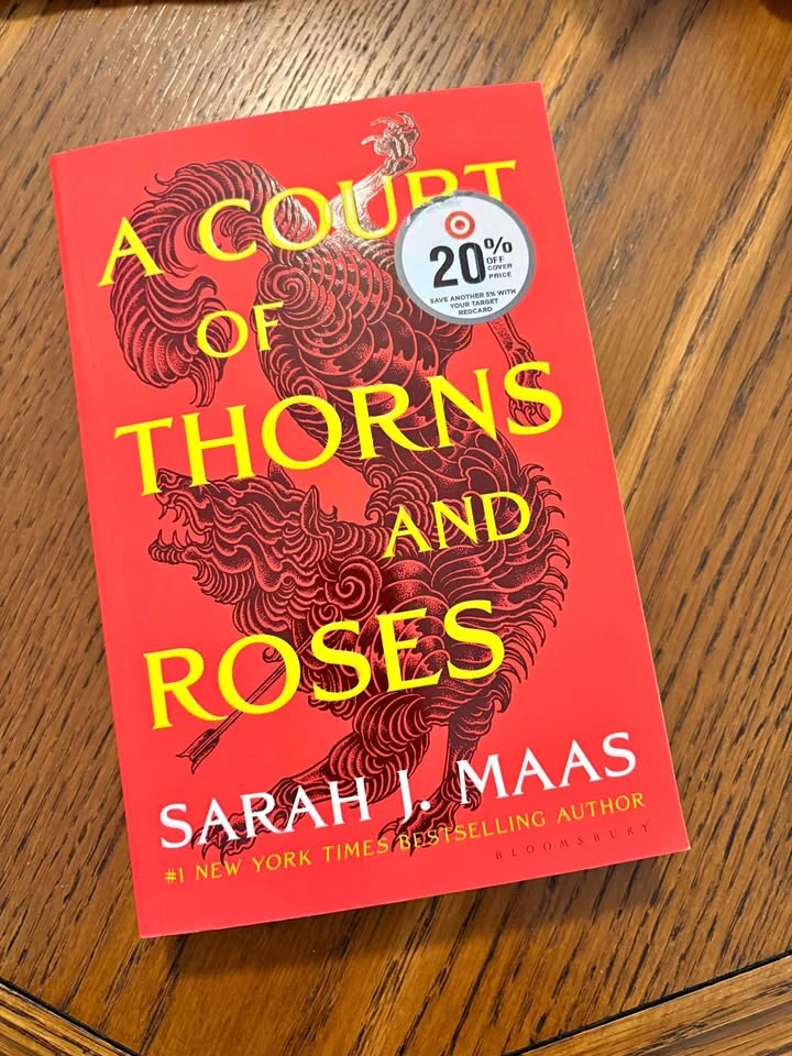 A Court of Thorns and Roses by Sarah J Maas
