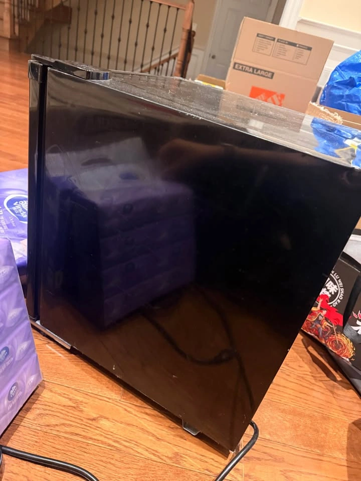 Mini Fridge for Sale – Excellent Condition! - photo 3