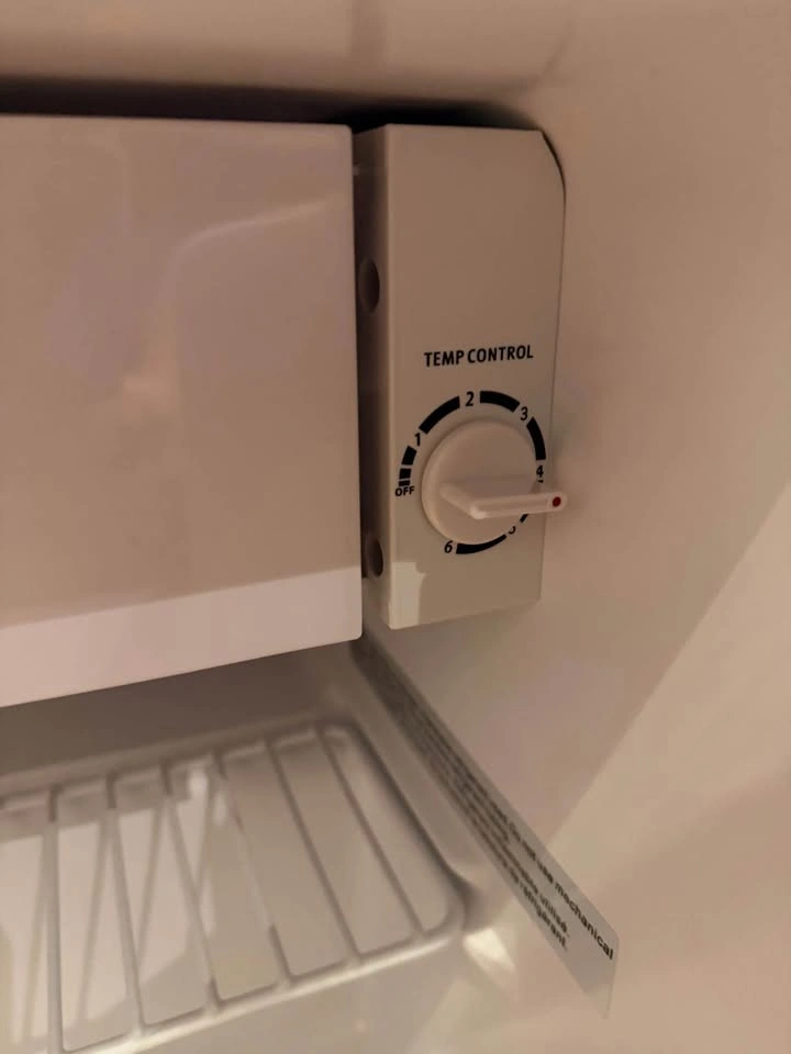 Mini Fridge for Sale – Excellent Condition! - photo 5