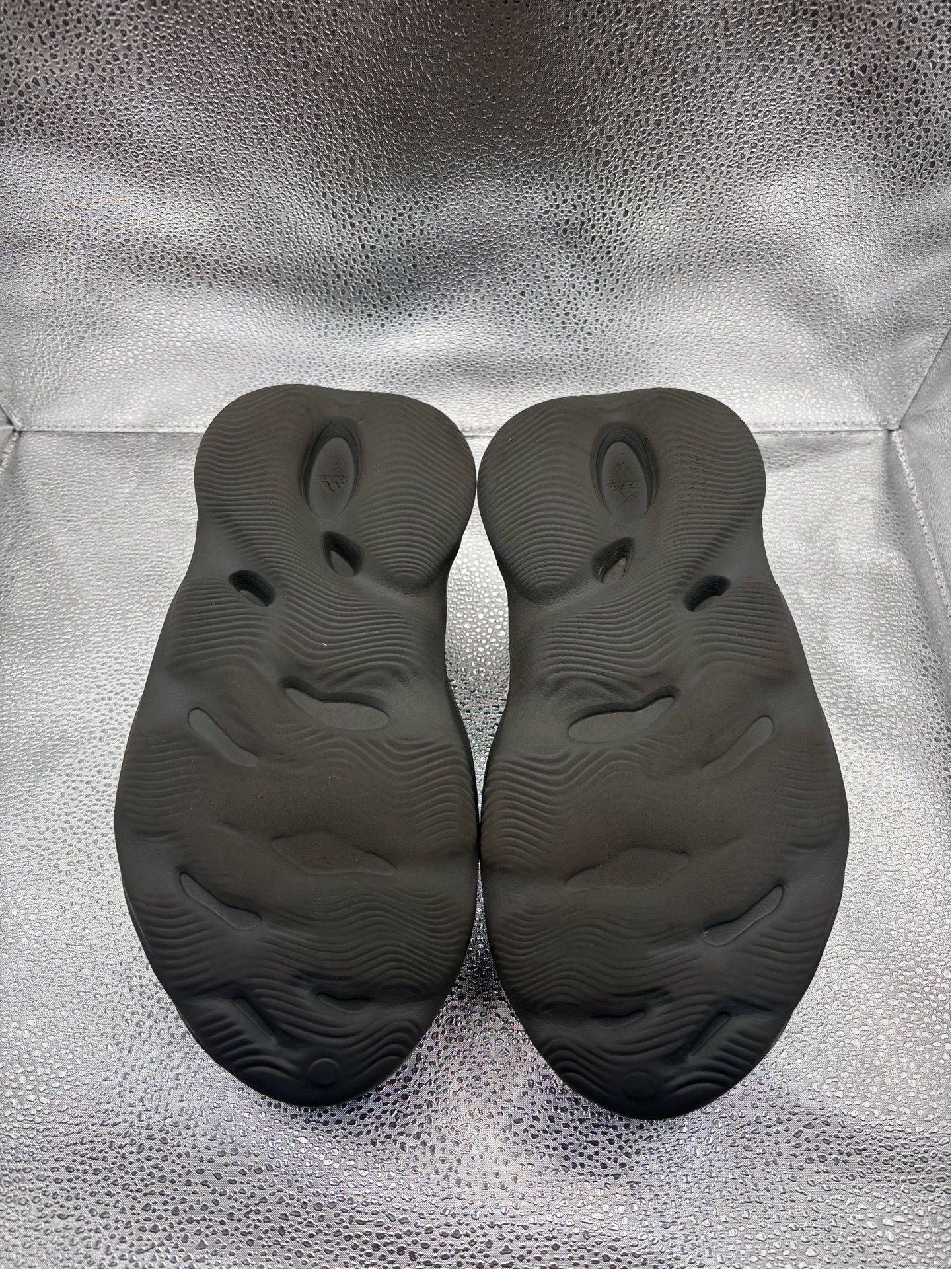 Adidas Yeezy Foam RNNR Carbon - photo 3