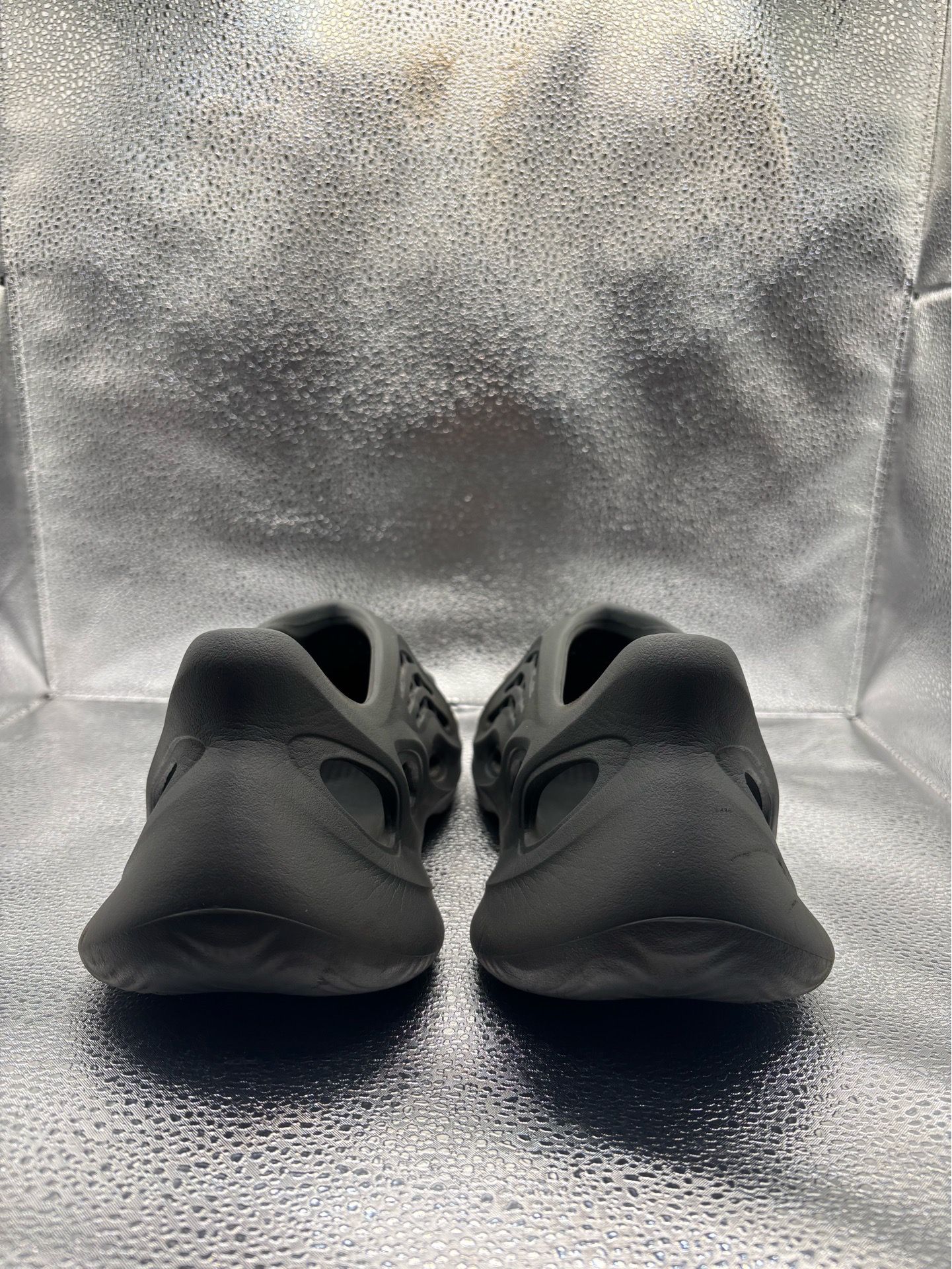 Adidas Yeezy Foam RNNR Carbon - photo 4