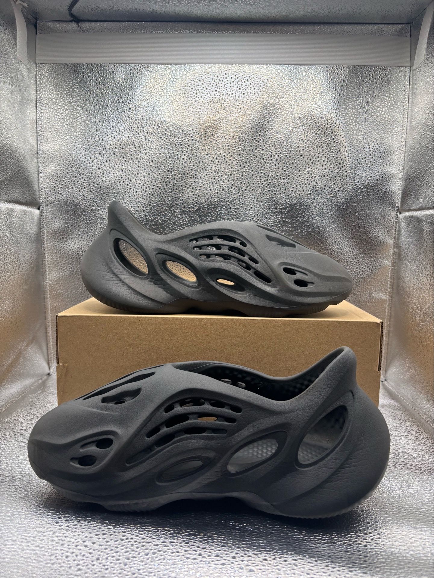 Adidas Yeezy Foam RNNR Carbon - photo 5