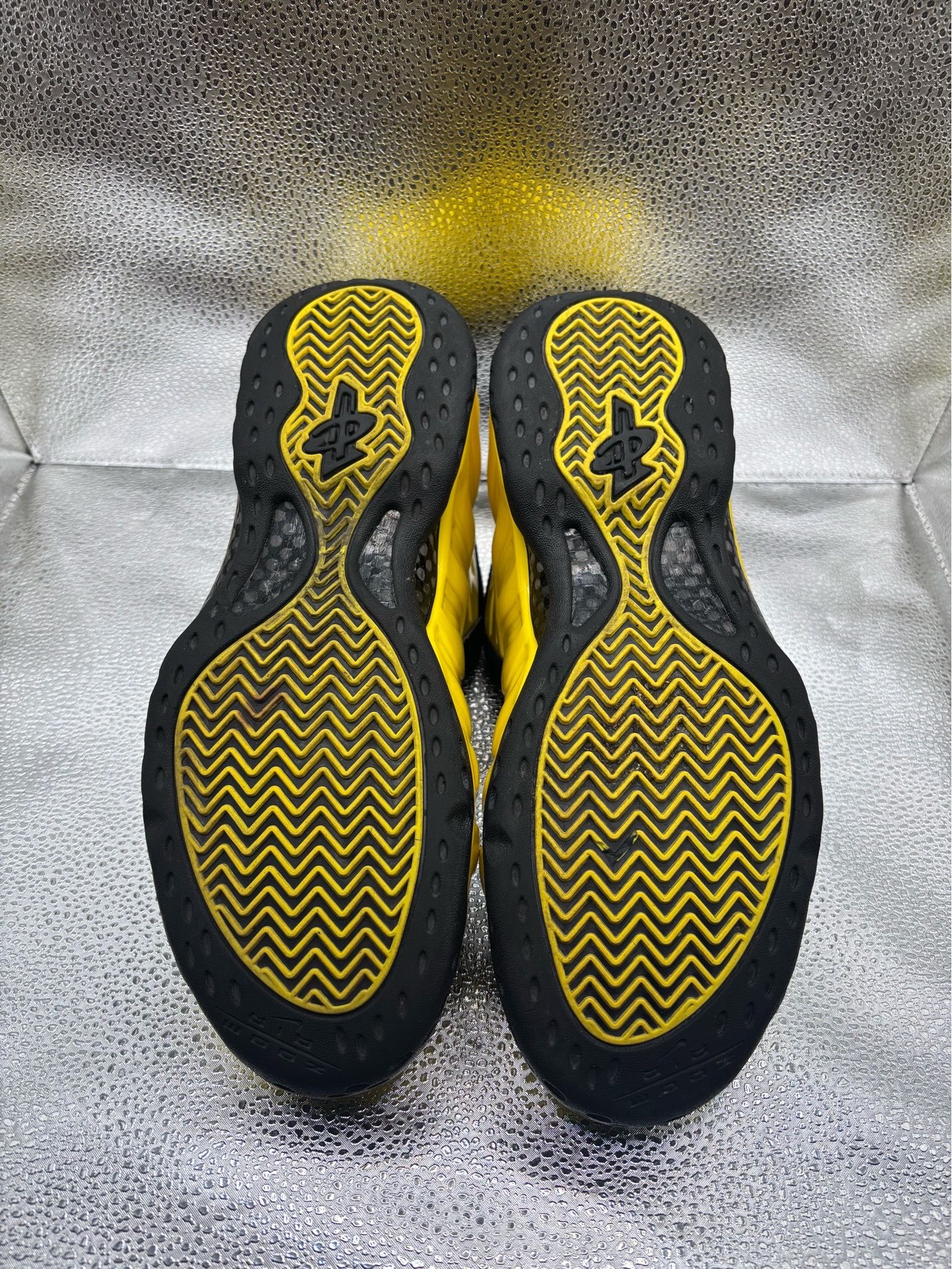 Nike Air Foamposite One Wu-Tang Optic Yellow - photo 3