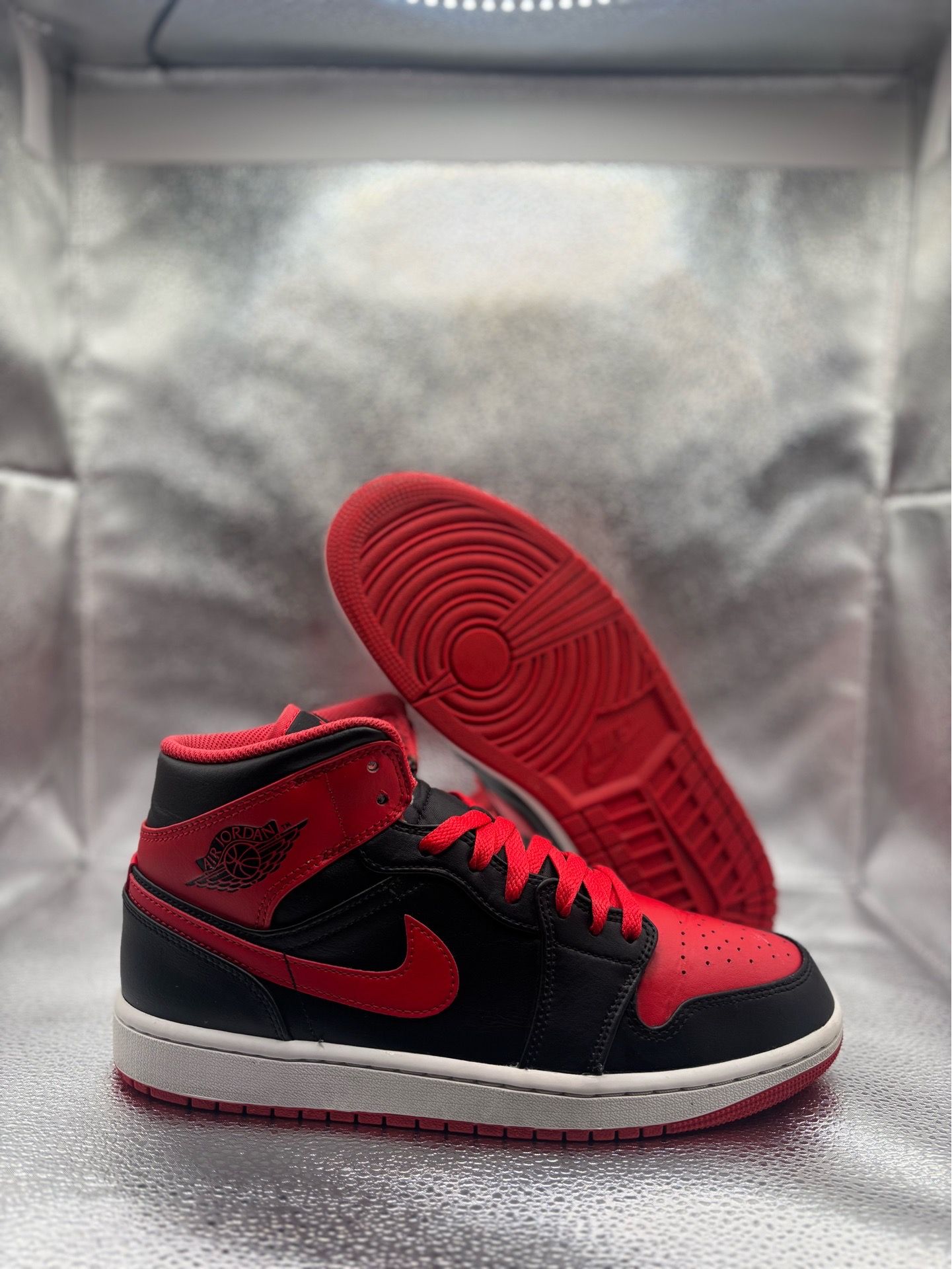 Air Jordan 1 Mid Alternate Bred 2022