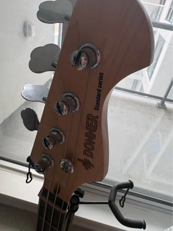 Donner Standard Series Bass Guitar w/ bag and strap - photo 2