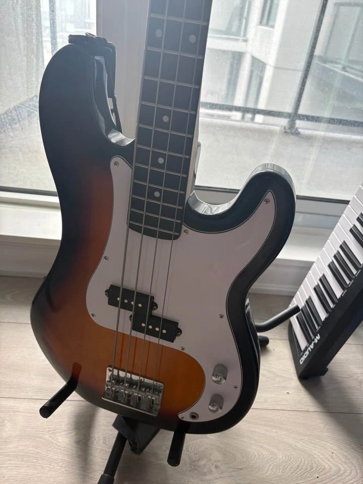 Donner Standard Series Bass Guitar w/ bag and strap - photo 3