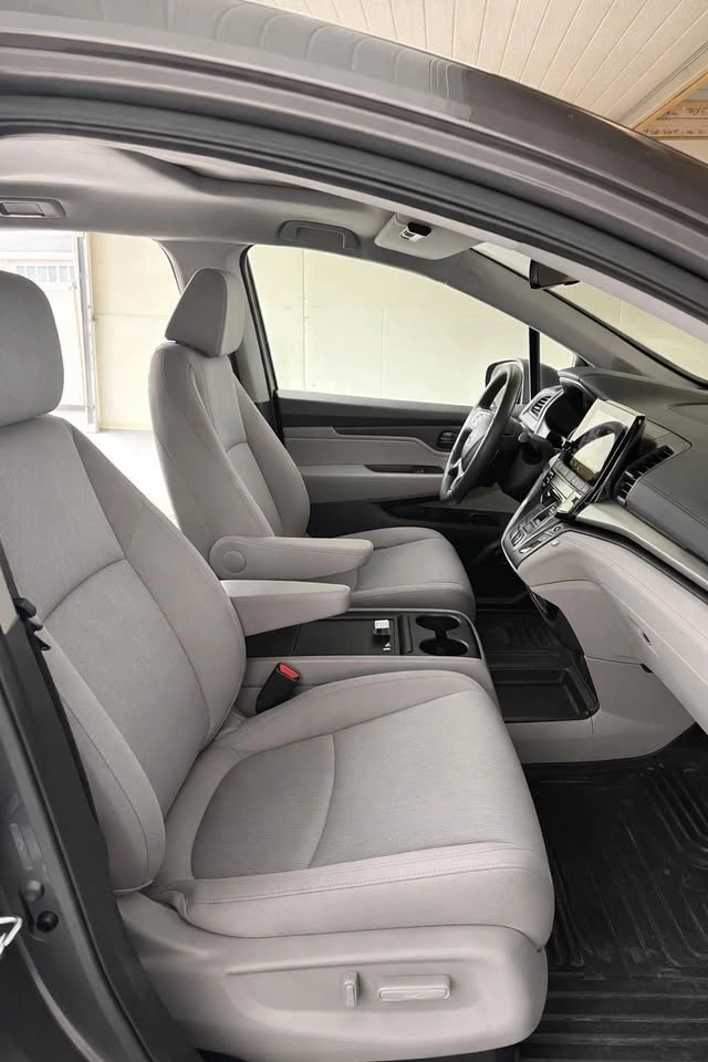 2019 Honda Odyssey Van - photo 2